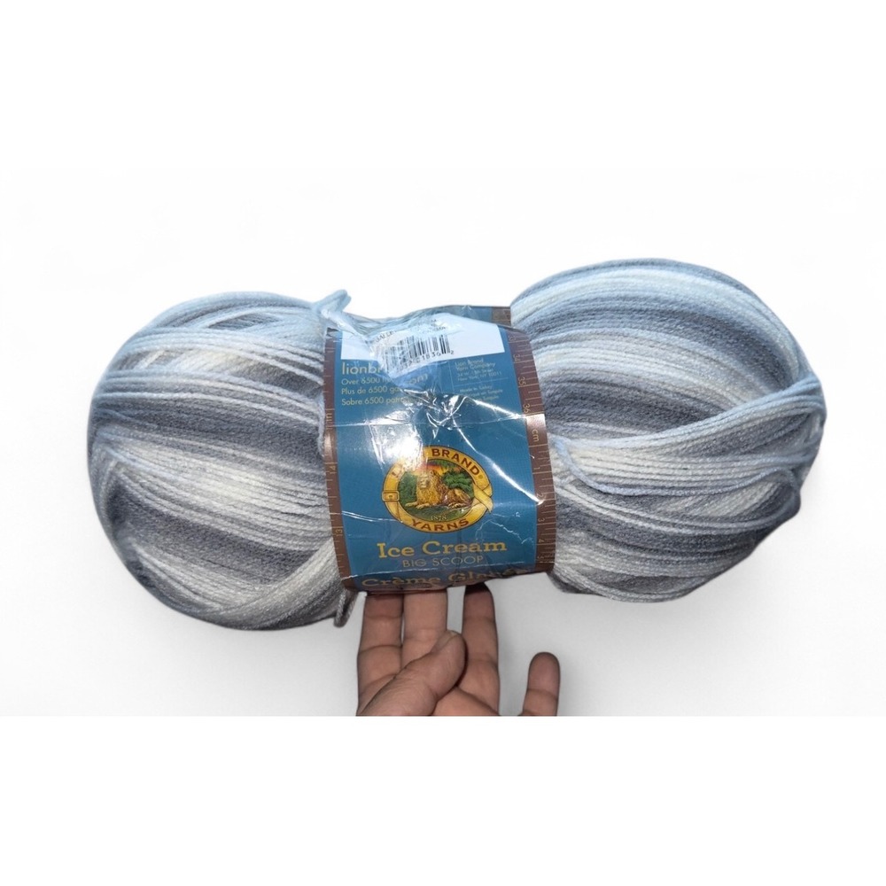 Lion Brand Yarns Ice Cream Big Scoop Big Yarn cookies‎ & cream galleta con crema